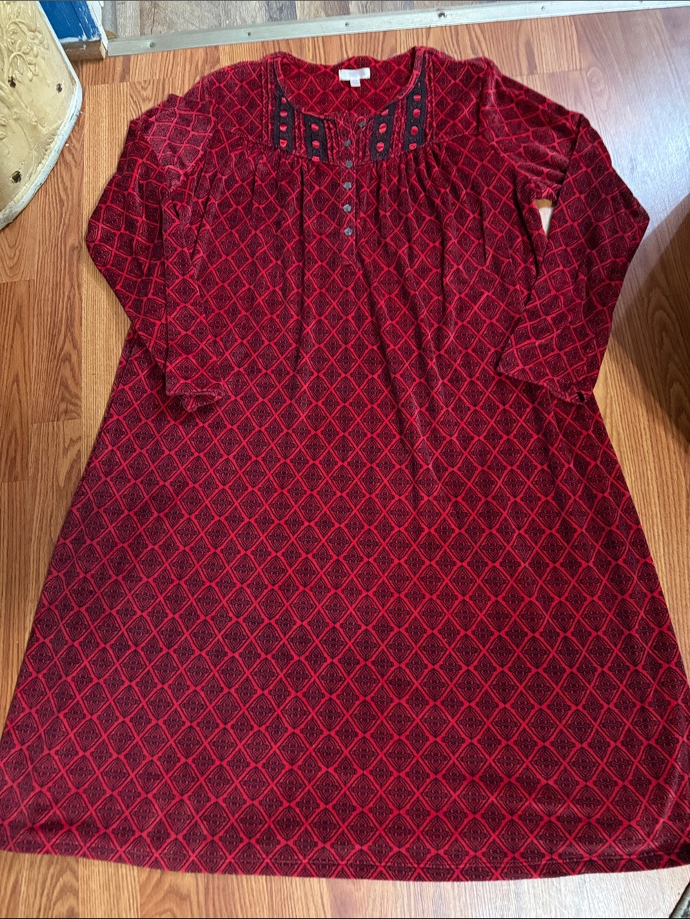 Vintage Secret Treasures Red Patterned Long Sleeve Nightgown XL soft and cozy